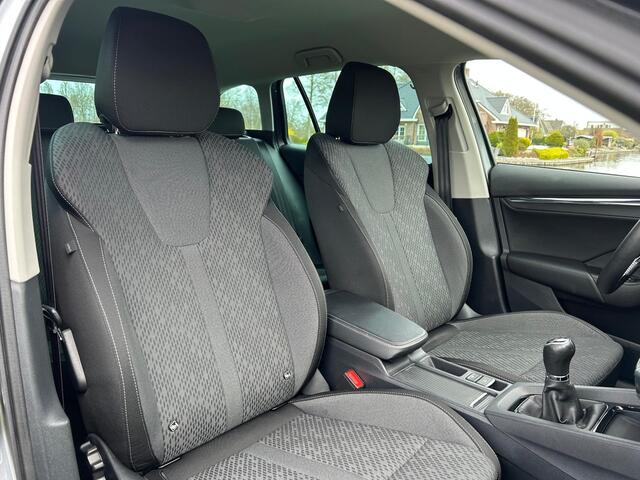 Skoda OCTAVIA Combi 1.0 TSI Business Edition Plus Elec. Trekhaak / Stuur/Stoel verwarming
