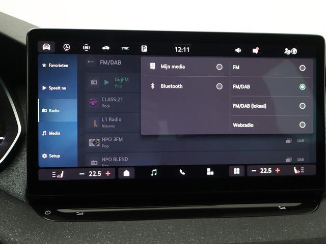Skoda OCTAVIA Combi First Black Styling Pakket 1.5 TSI DSG | Automaat | Navigatie | Adaptieve cruise control | Apple Carplay/Android Auto | 18" lichtmetalen velgen |