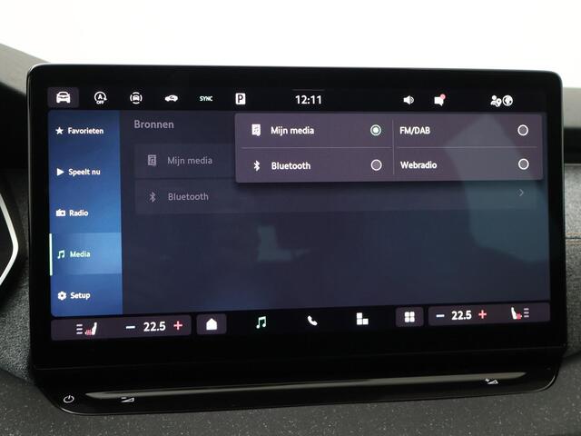 Skoda OCTAVIA Combi First Black Styling Pakket 1.5 TSI DSG | Automaat | Navigatie | Adaptieve cruise control | Apple Carplay/Android Auto | 18" lichtmetalen velgen |