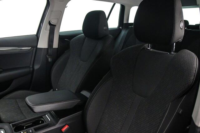 Skoda OCTAVIA Combi Business Edition Plus 1.5 eTSI 150pk DSG Automaat Achteruitrijcamera, Cruise control, Elektrische achterklep, LED koplampen, App connect, Parkeersensoren