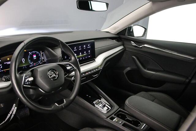 Skoda OCTAVIA Combi Business Edition Plus 1.5 eTSI 150pk DSG Automaat Achteruitrijcamera, Cruise control, Elektrische achterklep, LED koplampen, App connect, Parkeersensoren