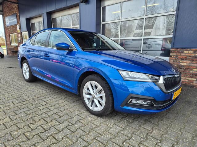 Skoda OCTAVIA 1.0 E-TSI Bussines Edition Plus, Automaat, Trekhaak, Stuur/stoel verwarming, ACC Carplay, ALL IN Prijs!