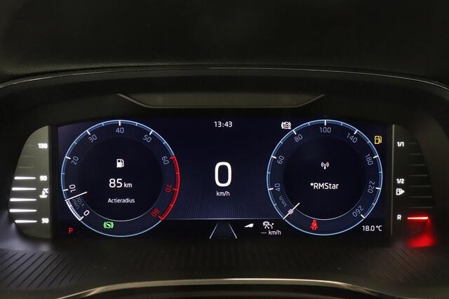 Skoda OCTAVIA Combi 1.5 e-TSI Business Edition Plus | Panoramadak | Camera | Trekhaak | AppleCarplay AndroidAuto | Adaptieve cruise |