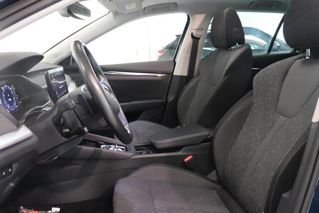 Skoda OCTAVIA Combi 1.5 e-TSI Business Edition Plus | Panoramadak | Camera | Trekhaak | AppleCarplay AndroidAuto | Adaptieve cruise |