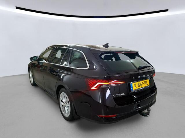 Skoda OCTAVIA 1.0 TSI El Trekh+aKlep 111PK Panodak Virtual Business Edition