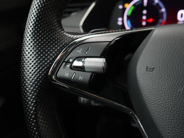 Skoda OCTAVIA Combi 1.4 TSI iV PHEV Sportline | 204 PK | SoH 91% | Adaptive cruise control | Head up display | Stoel verwarming | Navigatiesysteem |