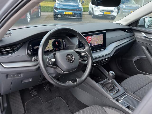 Skoda OCTAVIA Combi 1.0 TSI 110pk Ambition | Origineel NL | Navi | Apple Carplay+Android Auto | Clima | Cruise | Led Koplampen | Rijstrook+Licht+Regensensor | Pdc | 16''lm | Trekhaak