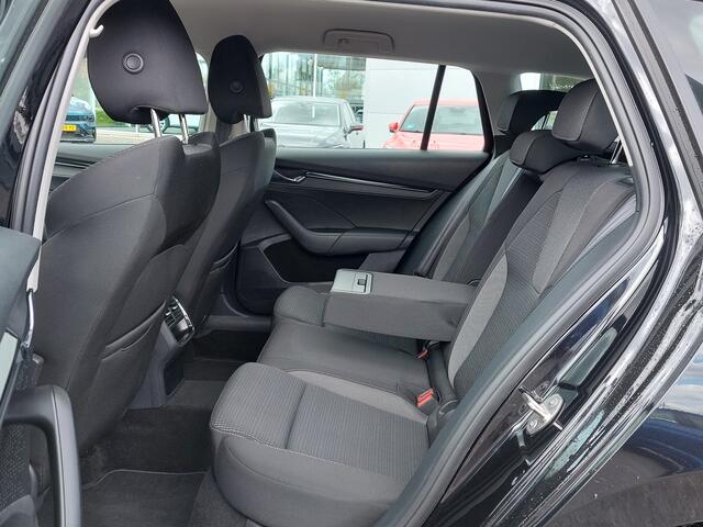 Skoda OCTAVIA Combi 1.0 TSI 110pk Ambition | Origineel NL | Navi | Apple Carplay+Android Auto | Clima | Cruise | Led Koplampen | Rijstrook+Licht+Regensensor | Pdc | 16''lm | Trekhaak