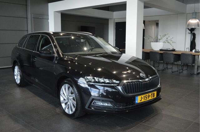 Skoda OCTAVIA Combi 2.0 TDI Style navi keyless camera trekhaak 18 inch !!