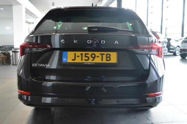 Skoda OCTAVIA Combi 2.0 TDI Style navi keyless camera trekhaak 18 inch !!