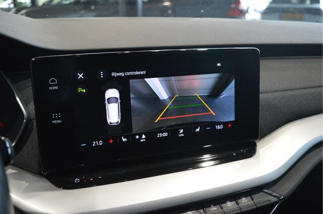 Skoda OCTAVIA Combi 2.0 TDI Style navi keyless camera trekhaak 18 inch !!