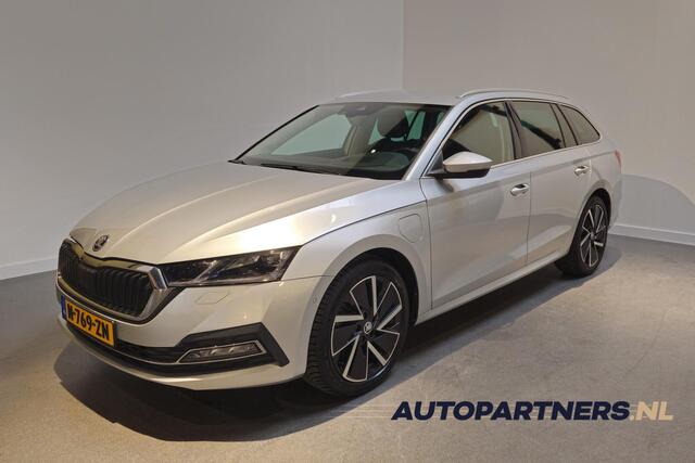 Skoda OCTAVIA Combi 1.4 TSI iV PHEV Business Edition Stoelverwarming voor en achter - Stuurverwarming - Apple Carplay/Android Auto - Dodehoekdetectie - Adaptive Cruise - Trekhaak - Virtual Cockpit -