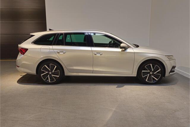 Skoda OCTAVIA Combi 1.4 TSI iV PHEV Business Edition Stoelverwarming voor en achter - Stuurverwarming - Apple Carplay/Android Auto - Dodehoekdetectie - Adaptive Cruise - Trekhaak - Virtual Cockpit -
