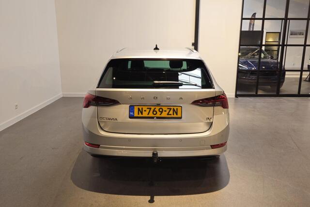 Skoda OCTAVIA Combi 1.4 TSI iV PHEV Business Edition Stoelverwarming voor en achter - Stuurverwarming - Apple Carplay/Android Auto - Dodehoekdetectie - Adaptive Cruise - Trekhaak - Virtual Cockpit -