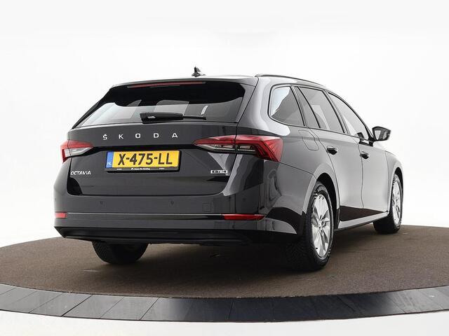Skoda OCTAVIA Combi 1.0 e-TSI 110pk DSG Business Edition · Apple/Android Car Play · Navigatie · Inklap. Trekhaak · P-Sensoren · 16'' Inch · Garantie t/m 02-01-2028 of 100.000km