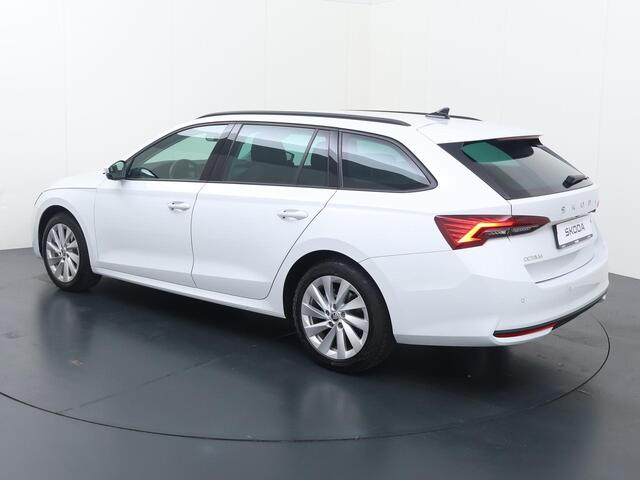 Skoda OCTAVIA Combi 1.5 TSI MHEV First Edition | PK | Automaat | Cruise control | Achteruitrijcamera | Keyless | Climate control |