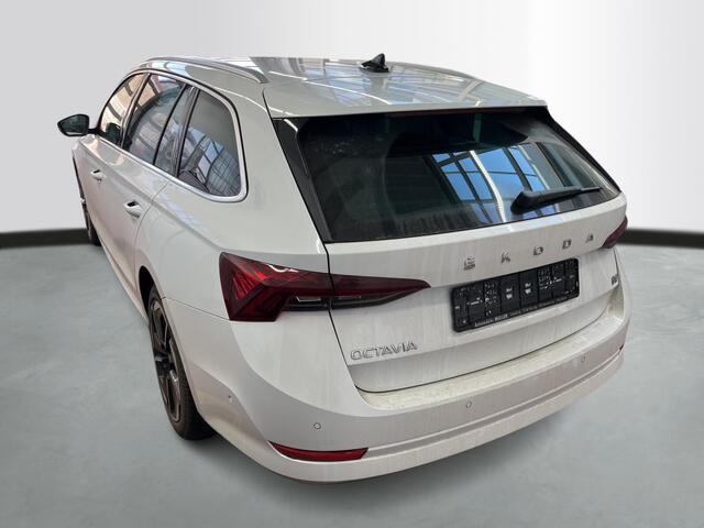 Skoda OCTAVIA Combi 1.4 TSI iV 204pk PHEV Style / Trekhaak / Head Up / Adaptief onderstel / Wordt Verwacht