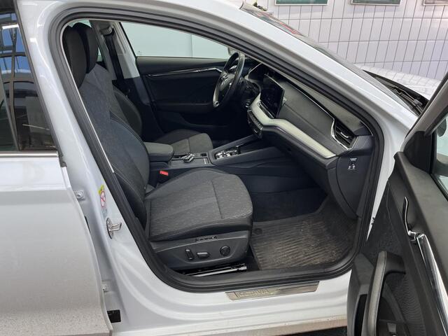 Skoda OCTAVIA Combi 1.4 TSI iV 204pk PHEV Style / Trekhaak / Head Up / Adaptief onderstel / Wordt Verwacht