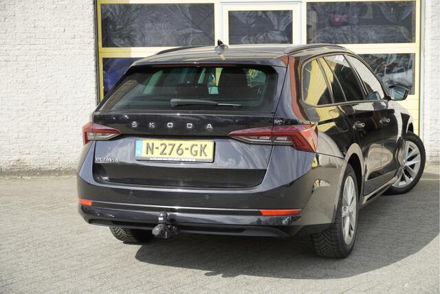 Skoda OCTAVIA Combi 1.5 TSI 150PK! First Edition BJ2021 Lmv 17" | Led V+A | Dynamische knipperlichten | Pdc | Trekhaak | App-Connect | Navi | Virtual cockpit | Climate control | Cruise control | Verwarmde voorstoelen | Extra getint glas