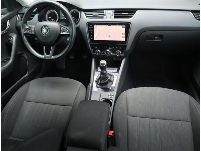Skoda OCTAVIA Combi 1.6 TDI Greentech Style Business Navi / Climate / Stoelverw / Memory / DAB / Cruise Handgeschakeld