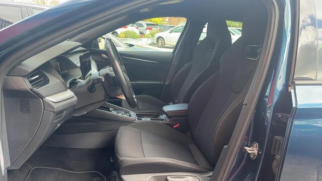 Skoda OCTAVIA Combi 1.0 e-TSI Sport Business AUTOMAAT / SFEER / FULL LED / TREKHAAK / SPORTSTOEL / NAVI / CLIMA / PDC / CARPLAY / NL-AUTO