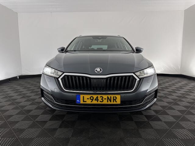 Skoda OCTAVIA Combi 1.0 TSI Business Edition Plus (INCL.BTW) *FULL-LED | NAVI-FULLMAP | HEATED-COMFORTSEATS | DIGI-COCKPIT | CAMERA | KEYLESS | DAB | AMBIENT-LIGHT | PRIVACY-GLASS | ECC | PDC | CRUISE | 17''ALU*
