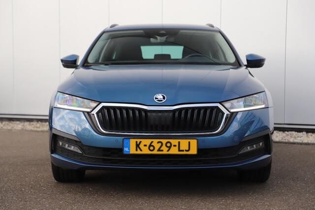 Skoda OCTAVIA Combi 1.0 e-TSI Business Edition Automaat Trekhaak Navigatie Clima Adaptive Cruise 18 inch LMV Parkeersensor Elektrische Achterklep