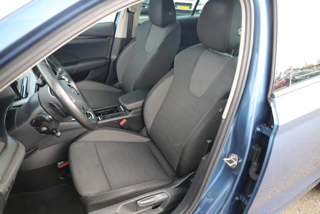 Skoda OCTAVIA Combi 1.0 e-TSI Business Edition Automaat Trekhaak Navigatie Clima Adaptive Cruise 18 inch LMV Parkeersensor Elektrische Achterklep