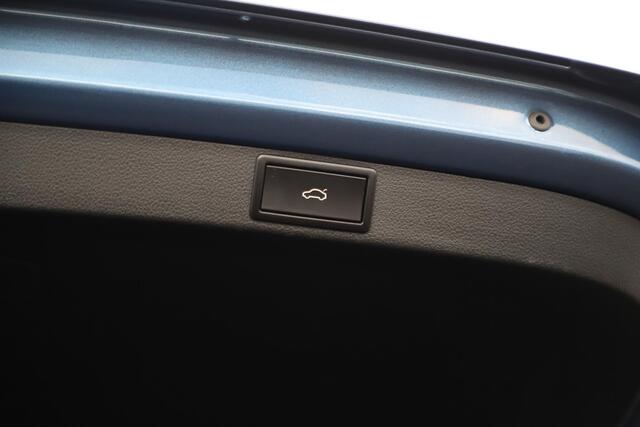 Skoda OCTAVIA Combi 1.0 e-TSI Business Edition Automaat Trekhaak Navigatie Clima Adaptive Cruise 18 inch LMV Parkeersensor Elektrische Achterklep