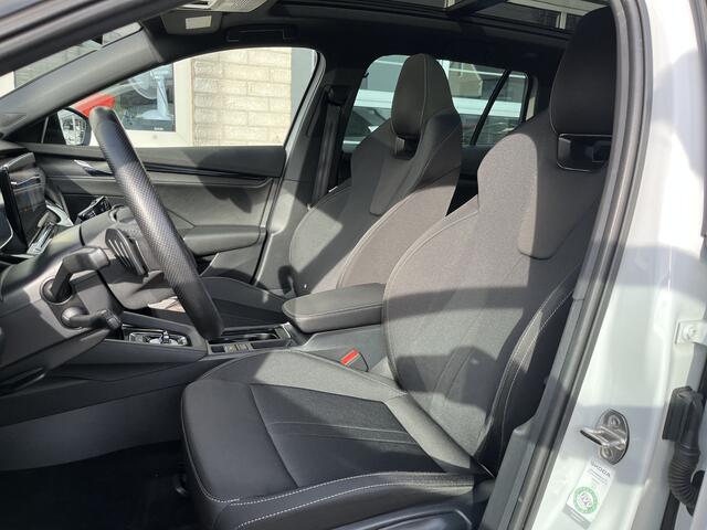 Skoda OCTAVIA Combi 1.4 TSI iV PHEV Sportline Business / AUTOMAAT/ PANO/ ACC/ SMARTLINK/ PARK.SENSOREN V+A/ CAMERA/ STOELVERWARMING/ RIJ-MODI/ KEYLESS/ NAVI/ DAB/ CLIMA/ LED/ 18'' LMV