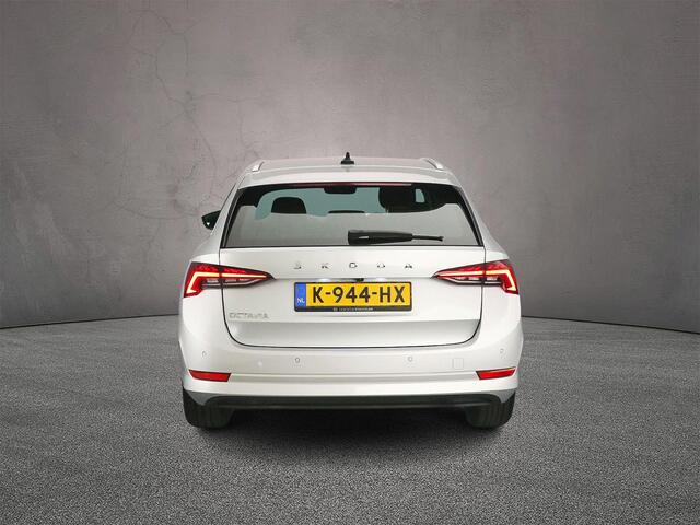 Skoda OCTAVIA Combi Business Edition 1.0 TSI 110pk Trekhaak, Cruise control, Navigatie, Achteruitrijcamera, Elektrische achterklep, LED koplampen, Parkeersensoren