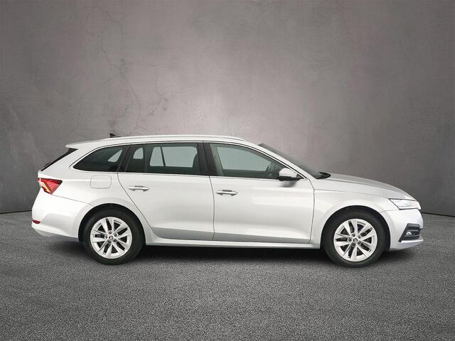 Skoda OCTAVIA Combi Business Edition 1.0 TSI 110pk Trekhaak, Cruise control, Navigatie, Achteruitrijcamera, Elektrische achterklep, LED koplampen, Parkeersensoren