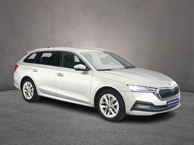 Skoda OCTAVIA Combi Business Edition 1.0 TSI 110pk Trekhaak, Cruise control, Navigatie, Achteruitrijcamera, Elektrische achterklep, LED koplampen, Parkeersensoren