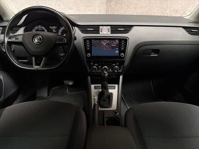 Skoda OCTAVIA Combi 1.5 TSI Greentech Sport 150Pk Automaat (APPLE CARPLAY, GROOT NAVI, CLIMATE, STOELVERWARMING, SPORTSTOELEN, CRUISE, PARKEERSENSOREN, NIEUWE APK, NIEUWSTAAT)