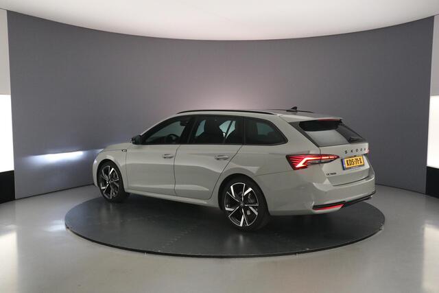 Skoda OCTAVIA Combi Sportline Tour 1.5 eTSI 150pk DSG Automaat Trekhaak, Adaptive cruise control, Elektrische achterklep, LED matrix koplampen, Navigatie, Achteruitrijcamera