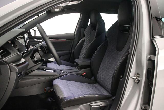 Skoda OCTAVIA Combi Sportline Tour 1.5 eTSI 150pk DSG Automaat Trekhaak, Adaptive cruise control, Elektrische achterklep, LED matrix koplampen, Navigatie, Achteruitrijcamera