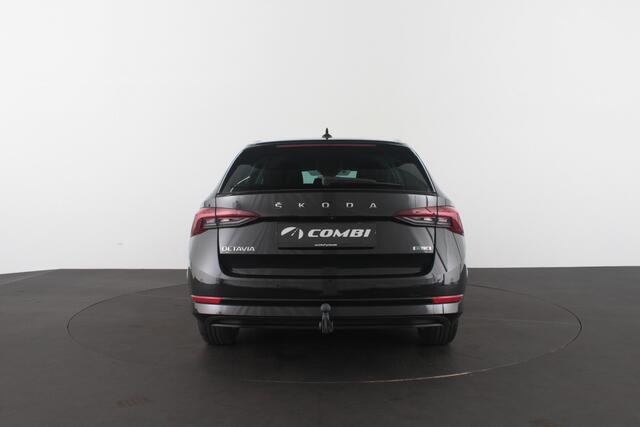 Skoda OCTAVIA Combi 1.0 e-TSI Business > Trekhaak (zwenkbaar)/Camera/Stoelverwarming...