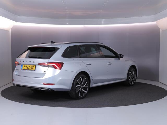 Skoda OCTAVIA Combi 1.4 TSI iV PHEV Sportline Business 204 pk Automaat (DSG) | SOH 96% | Verlengde garantie | Navigatie | Parkeersensoren | Adaptieve cruise control | Stoelverwarming |
