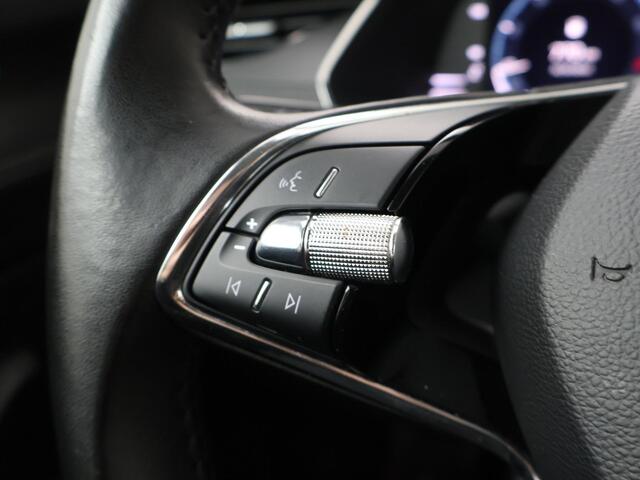 Skoda OCTAVIA Combi 1.0 TSI Ambition | 110 PK | Trekhaak wegklapbaar | LED verlichting | Navigatiesysteem |