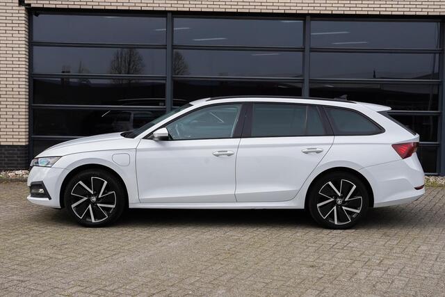 Skoda OCTAVIA Combi 1.4 TSI iV PHEV Buss. Ed. Trekhaak|Pano|NL-auto|