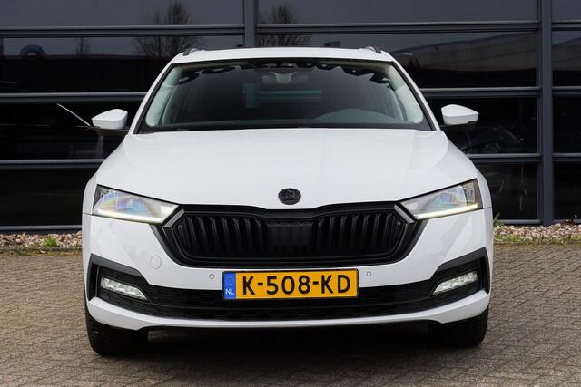 Skoda OCTAVIA Combi 1.4 TSI iV PHEV Buss. Ed. Trekhaak|Pano|NL-auto|