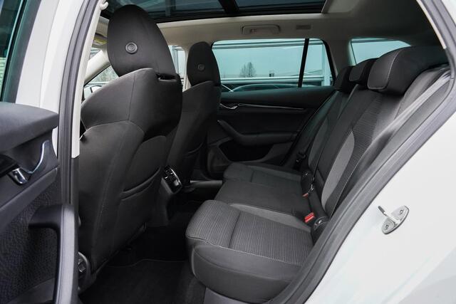 Skoda OCTAVIA Combi 1.4 TSI iV PHEV Buss. Ed. Trekhaak|Pano|NL-auto|