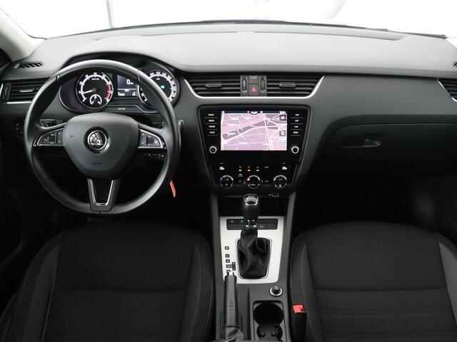 Skoda OCTAVIA 1.5 TSI Ambition Business | Automaat | Trekhaak | Carplay | Navigatie | Parkeerhulp | Climate control | Bluetooth | Cruise control