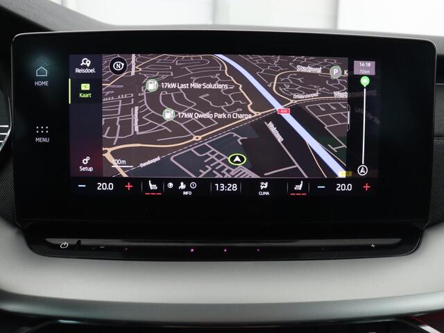 Skoda OCTAVIA 1.5 e-TSI Business Edition | Stoelverwarming | Trekhaak | Camera | Carplay | Sfeerverlichting | Memory | Navigatie | Full LED | Digital Cockpit | Side Assist | Climate control | Cruise control