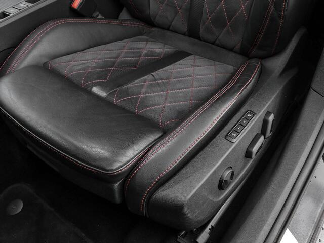 Skoda OCTAVIA Combi 1.4 TSI RS iV PHEV Business · Panoramadak · Elektrische stoelverstelling · Stoel, Stuur & achterbank verwarming · Apple/Android Car Play · Dodehoeksensor ·