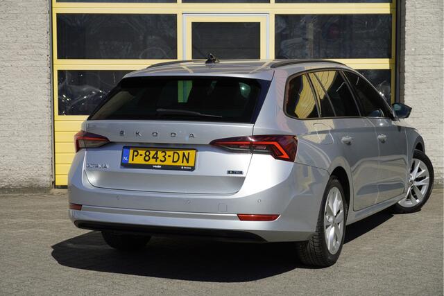 Skoda OCTAVIA Combi 1.5 e-TSI 150PK! Automaat Sport Business BJ2022 Lmv 17" | Led V+A | Dynamische knipperlichten | Pdc | App-Connect | Navi | Virtual cockpit | Dashboard verlichting | Climate control | Cruise control | Sportstoelen/stuur | Zwarte hemel