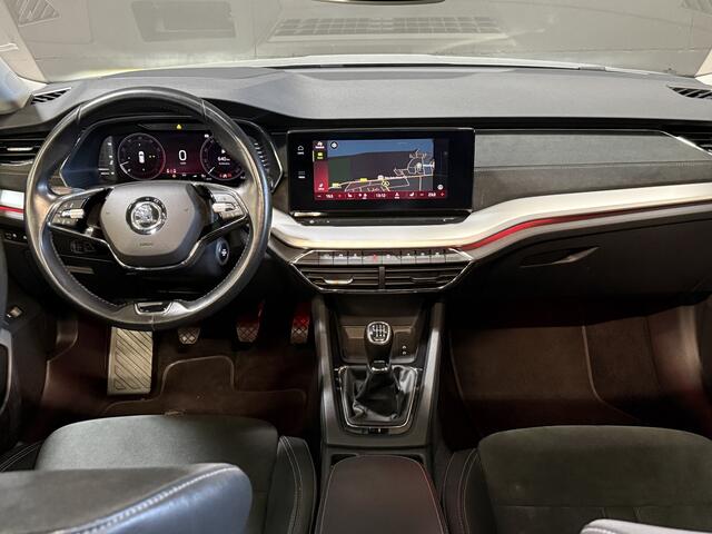Skoda OCTAVIA Combi 1.5 TSI First Edition | Facelift | Crystal Light | Panoramadak | Trekhaak | Apple Carplay