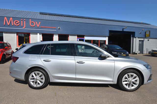 Skoda OCTAVIA Combi 1.0 e-TSI Business Edition Plus , TREKHAAK , CLIMATR , A UITRIJ CAM , PDC V+A , LED KOPL ,
