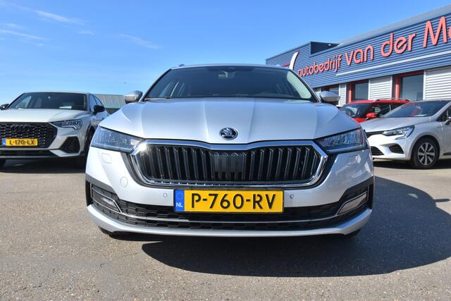 Skoda OCTAVIA Combi 1.0 e-TSI Business Edition Plus , TREKHAAK , CLIMATR , A UITRIJ CAM , PDC V+A , LED KOPL ,