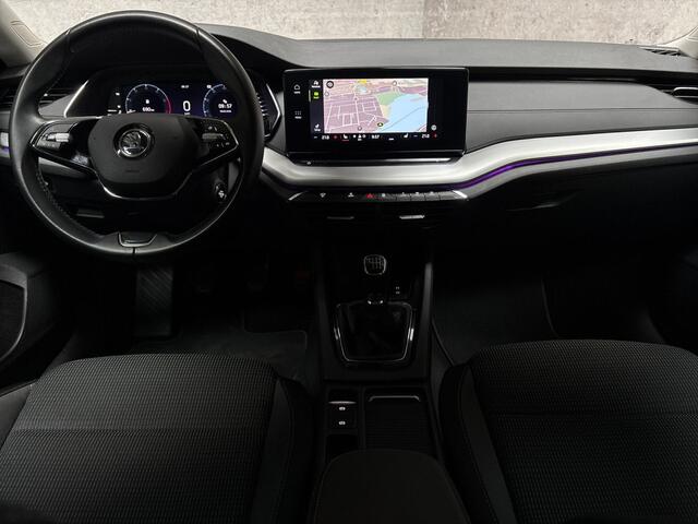 Skoda OCTAVIA Combi 1.0 TSI Sport (VIRTUAL COCKPIT, APPLE CARPLAY, GROOT NAVI, STOELVERWARMING, SPORTSTOELEN, GETINT GLAS, CRUISE, PARKEERSENSOREN, NIEUWSTAAT)